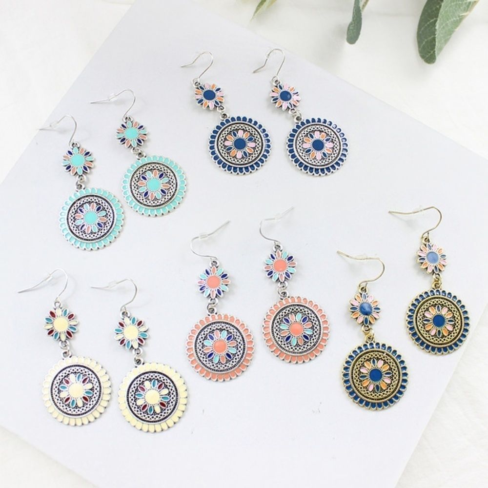 7/$35 White &โBlue Flower Sun Dangle Earrings - Picture 4 of 9